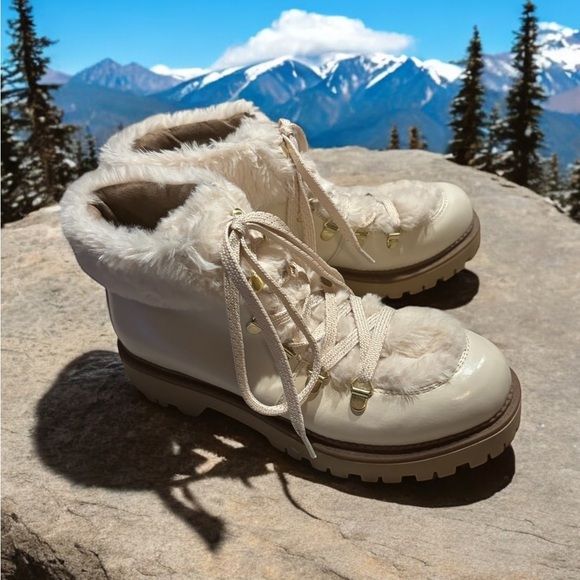 Circus by Sam Edelman Kilbourne Faux Fur Boots with Lug Sole. Size 8.5 - Picture 4 of 7